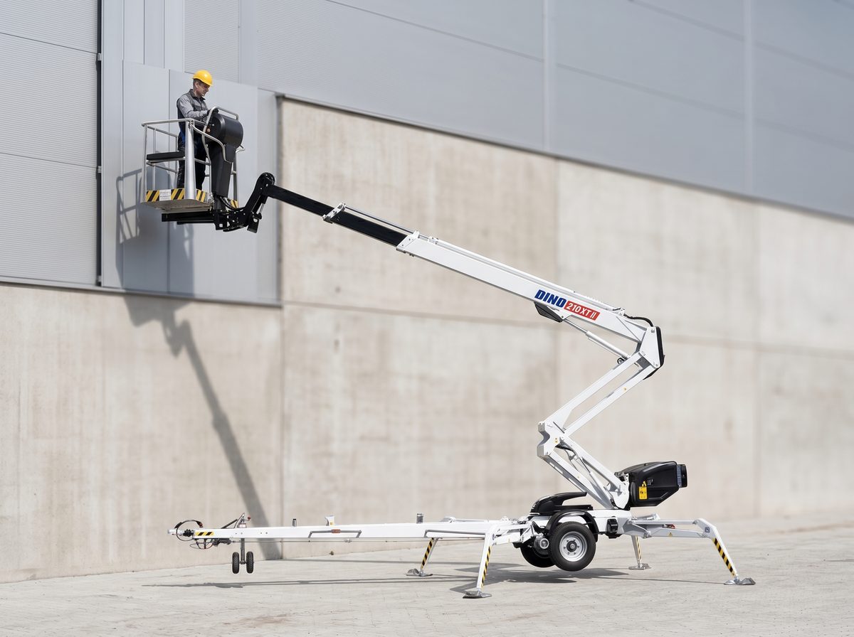 Dino 210 XT II darbībā &mdash; Ārsienu darbi
